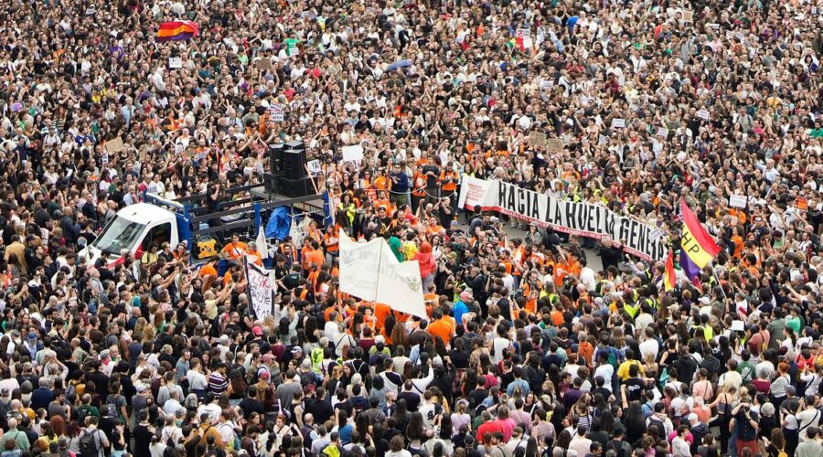Tumult vid spanska demonstrantläger