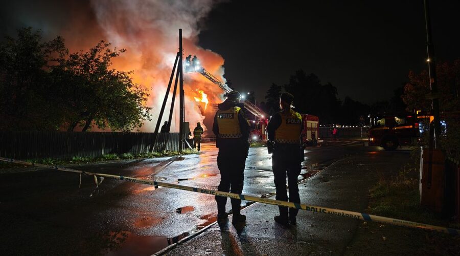 Brand i pizzeria i Snättringe – tros vara anlagd