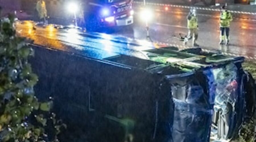 Ung man död efter allvarlig bussolycka